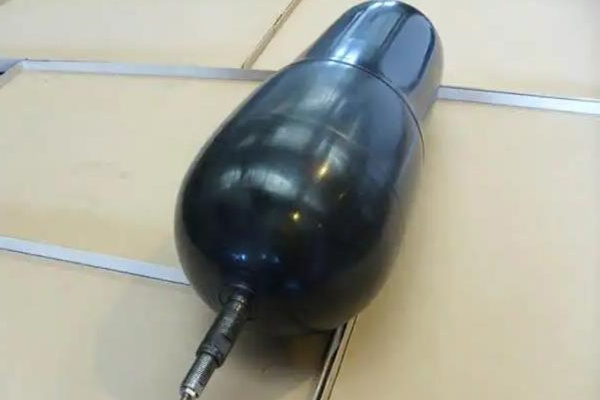 蓄能器里面的液壓油有哪些污染與危害？